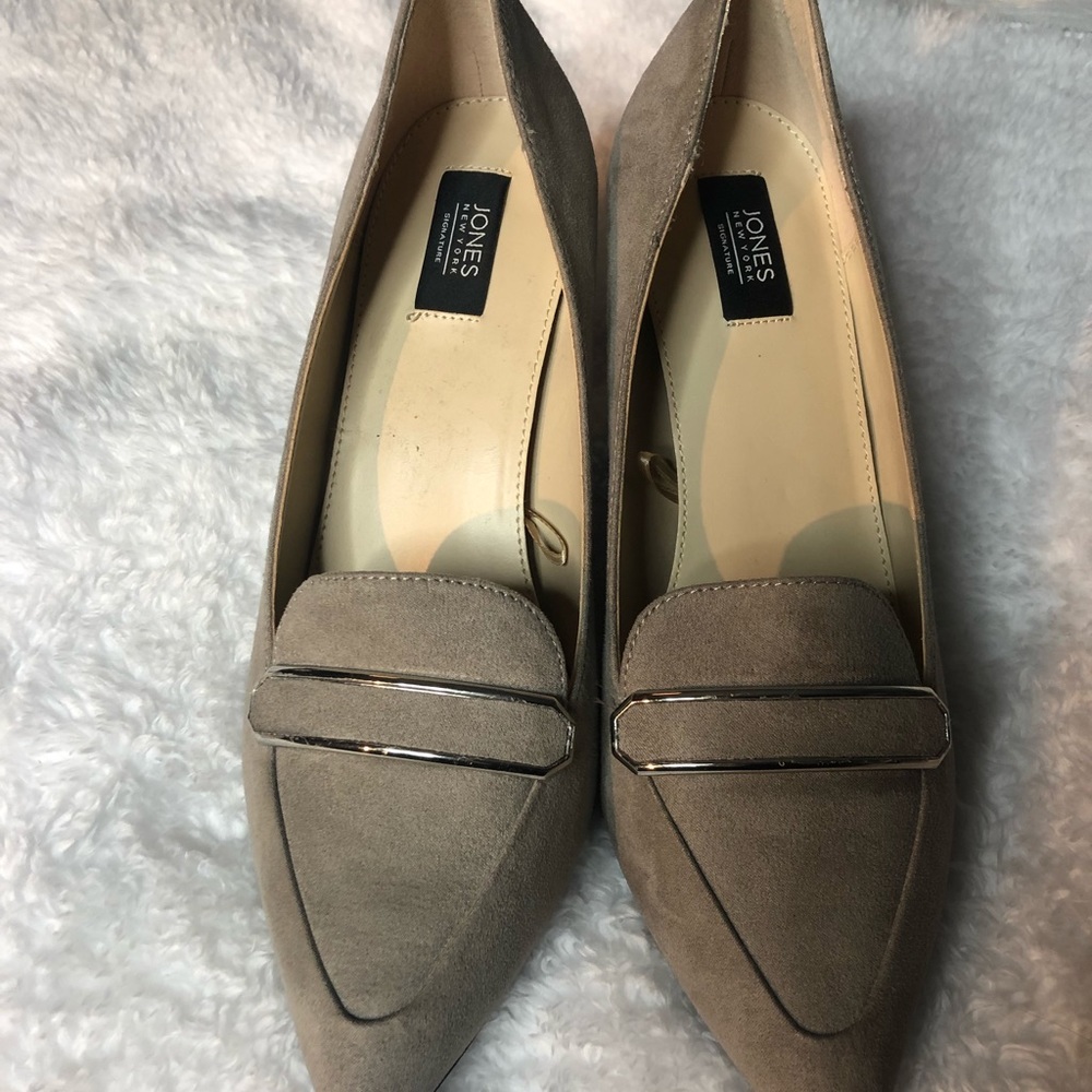 Jones New York Point Suede Heels